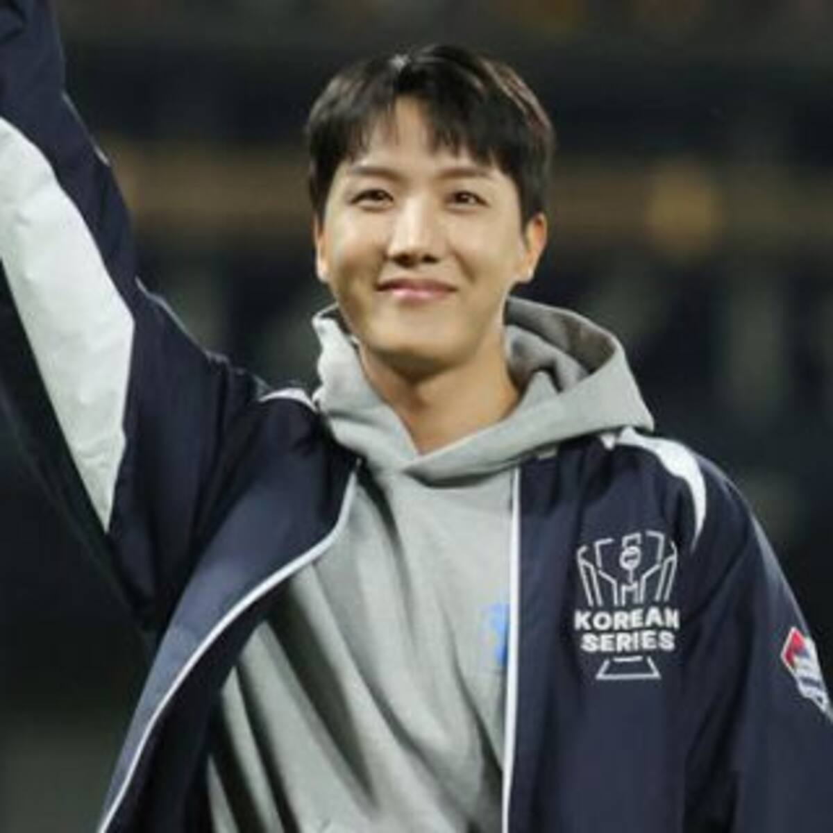 J-Hope: su primera aparición oficial como idol desde que salió del servicio militar