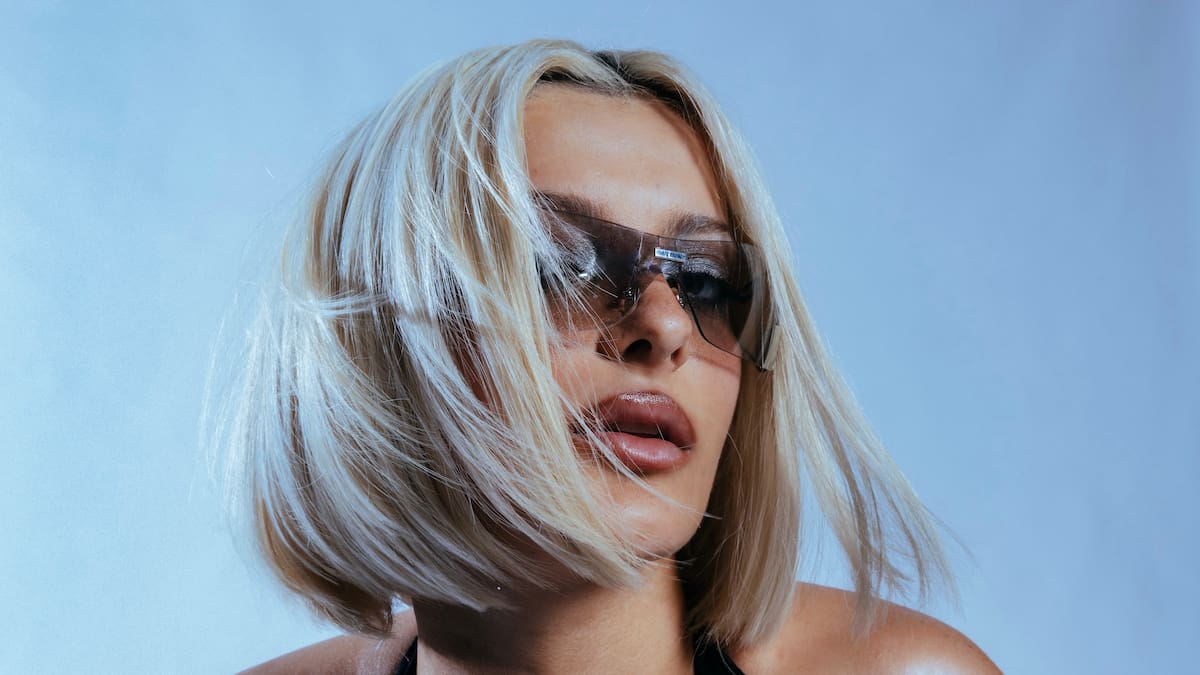 Bebe Rexha reinventa un clásico de la música dance con su nueva canción, ‘New Religion’