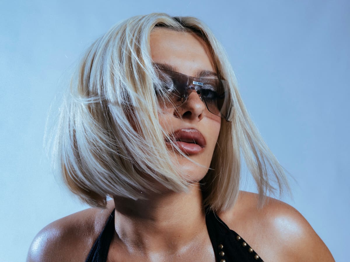 Bebe Rexha reinventa un clásico de la música dance con su nueva canción, ‘New Religion’