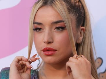 LOLA ÍNDIGO ANUNCIA SU PRIMER DOCUMENTAL BIOGRÁFICO: ‘LA NIÑA’