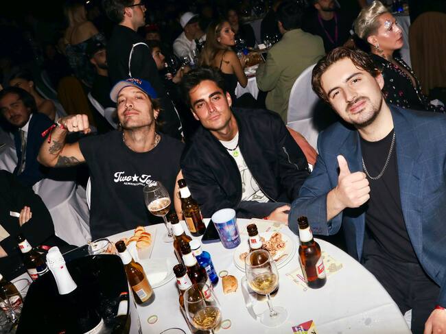 Los chicos de Marlon, que acaban de estrenar su disco Que se caiga el cielo, tampoco quisieron perderse la gala.