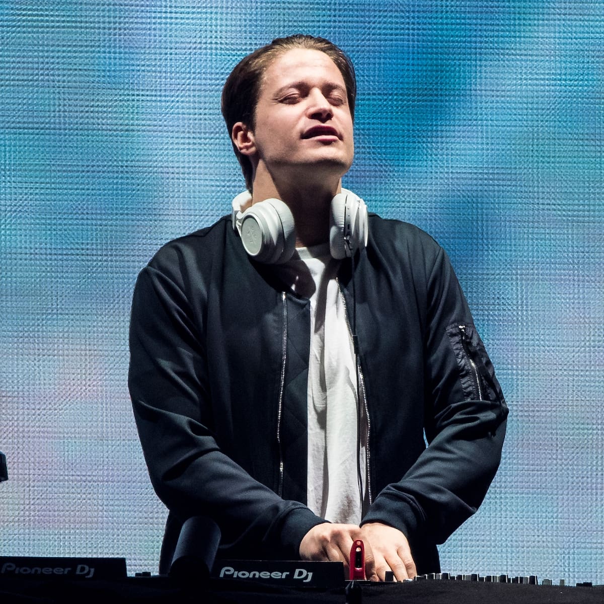 Kygo prepara un emotivo homenaje a Avicii en su nuevo single 'On My Mind'