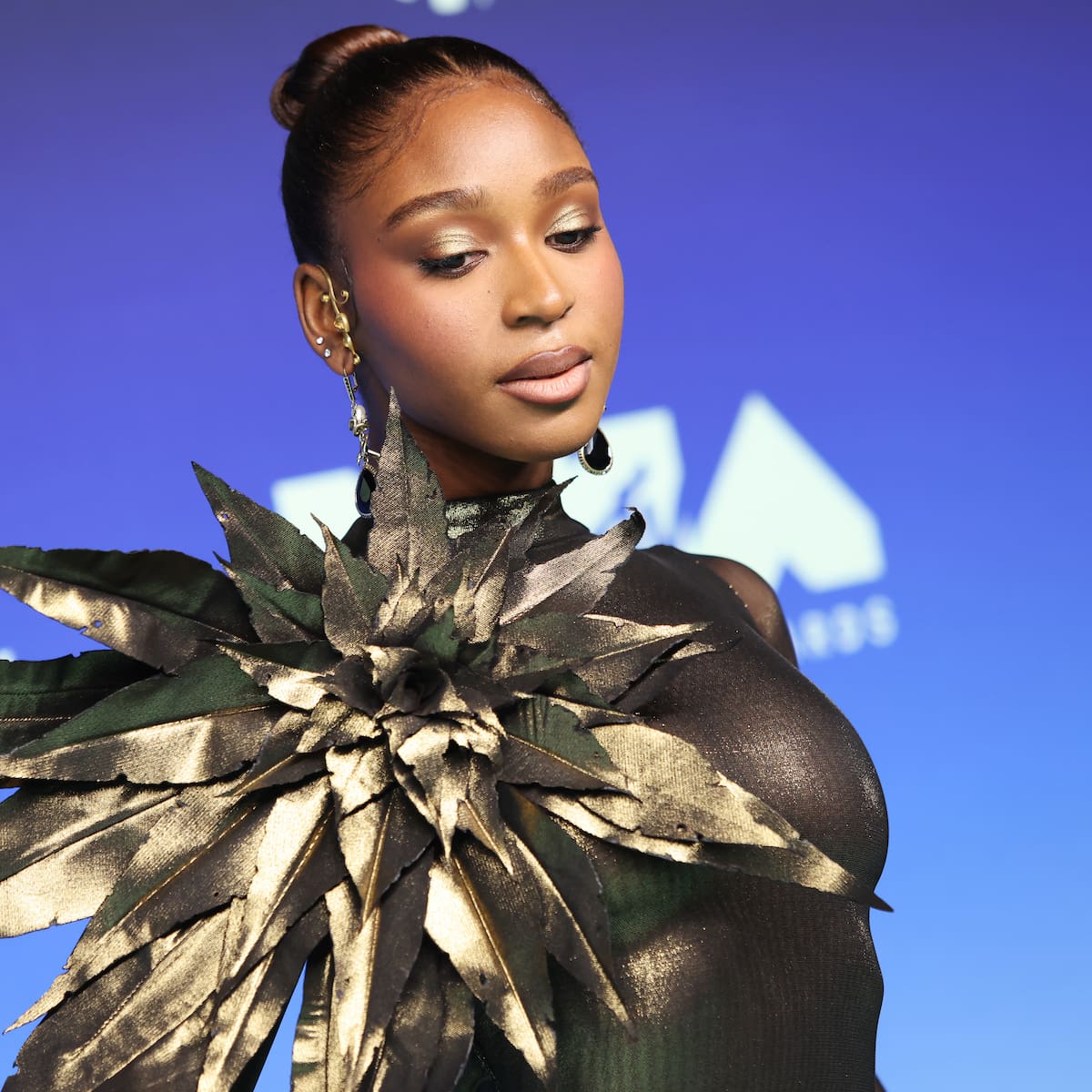 Todos los 'looks' de la alfombra roja de los MTV VMAs 2026: los aciertos y errores