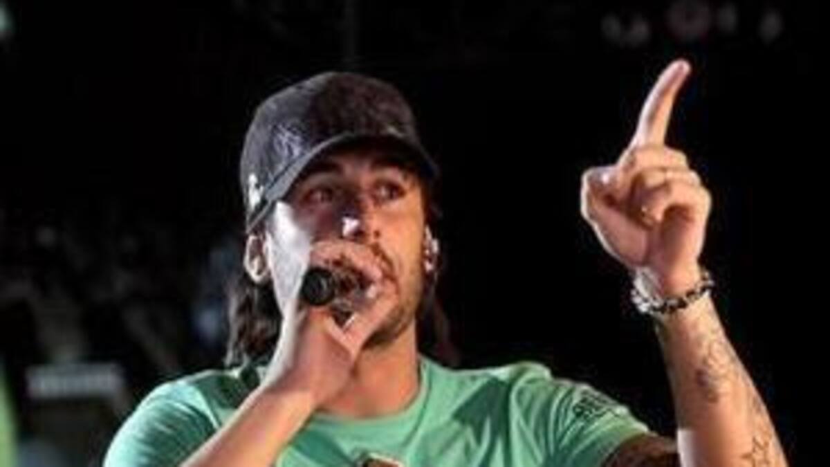 Melendi pasa con nota su primera actuación veraniega en Madrid