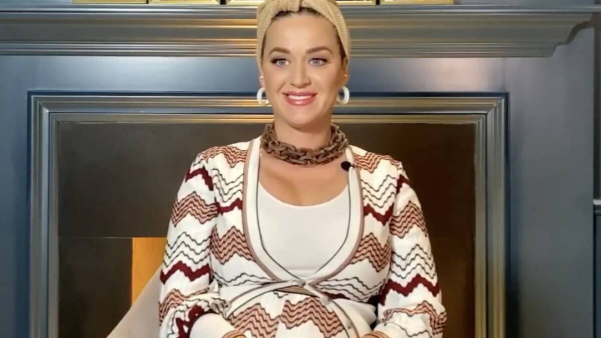 Katy Perry luce barriga pre-mama convertida en payasa para Smile