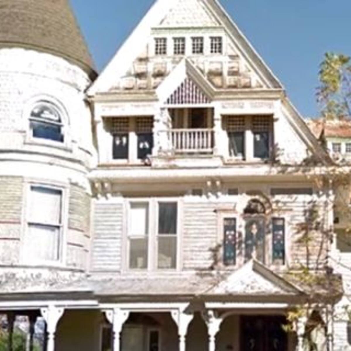 Un hombre encontró tres fantasmas en Street View
