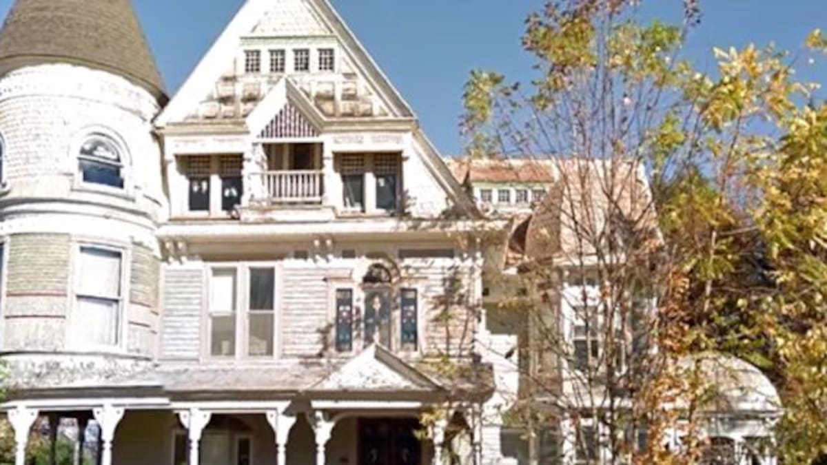 Un hombre encontró tres fantasmas en Street View