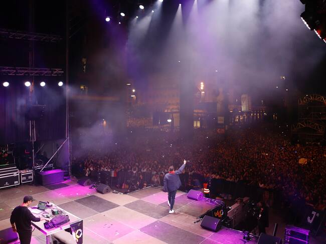 Como bien dijo Tony Aguilar, maestro de ceremonias... "El título de la plaza más grande de la Unión Europea se lo lleva la del Pilar. Incluso más grande que la Plaza de San Pedro del Vaticano".