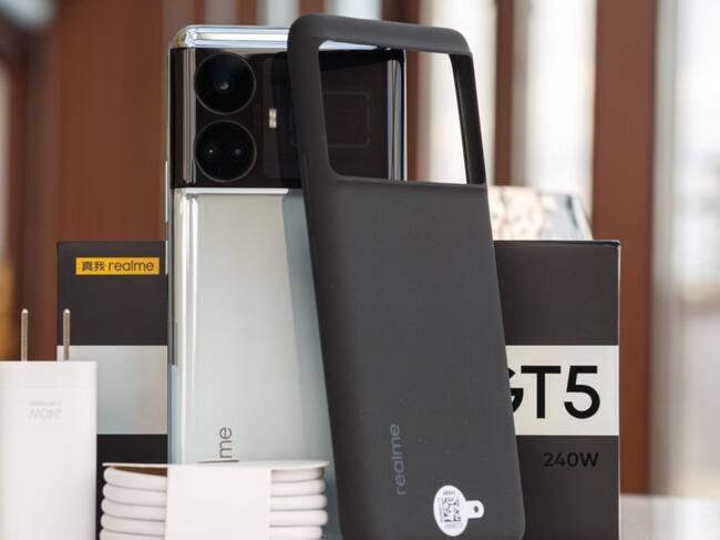 Realme GT5