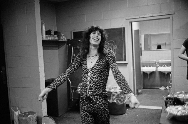 El cantante Steven Tyler antes de subirse al escenario del Madison Square Garden en 1976. 