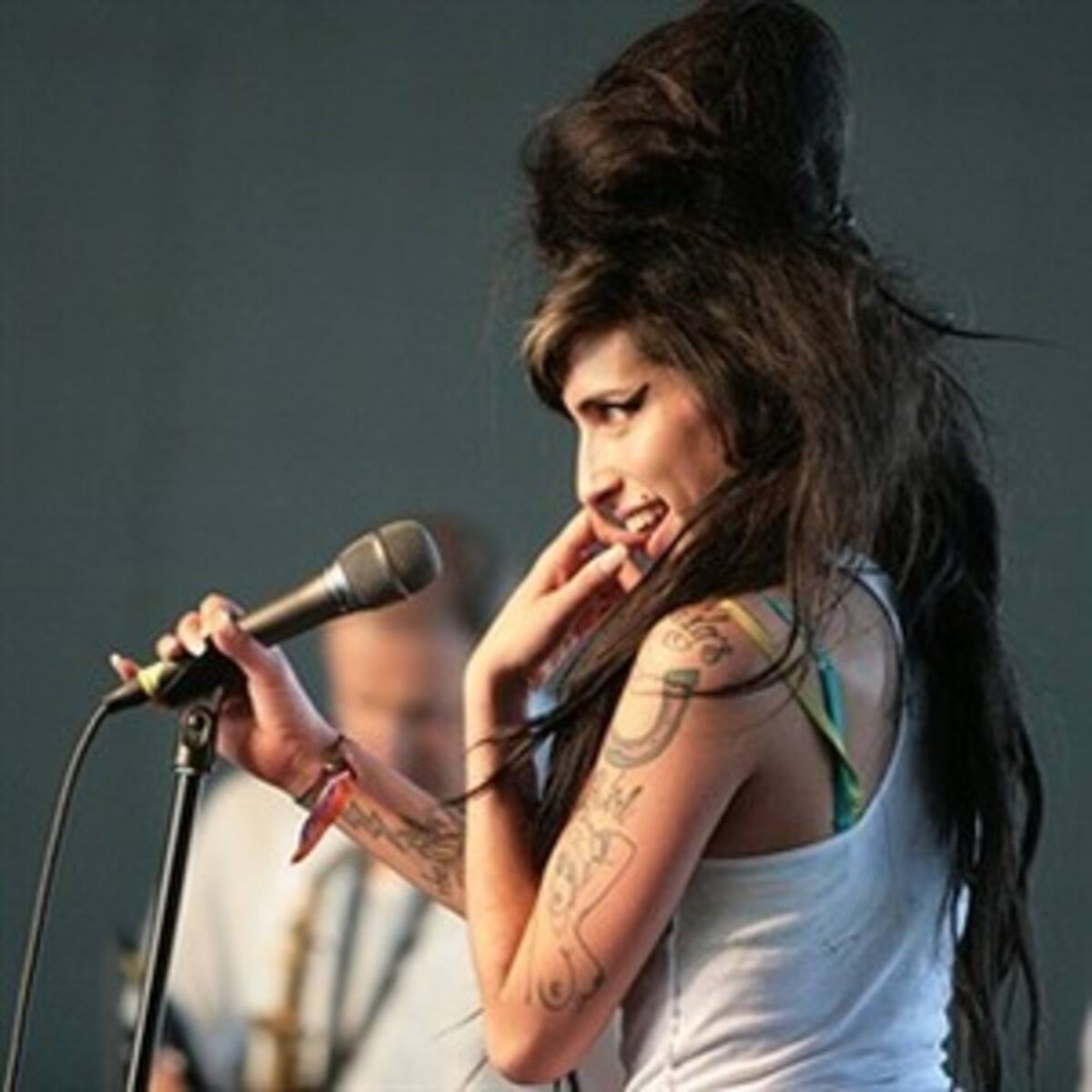 El novio de Amy Winehouse juega a dos bandas