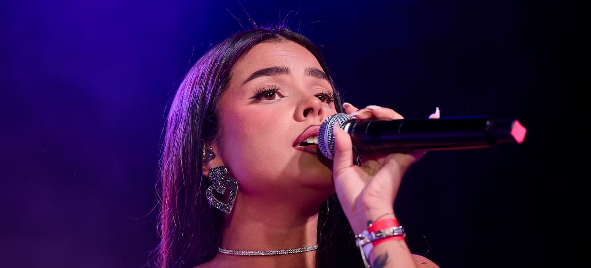 Daniela Garsal cantando en "Canarias Tiene El Flow" en La Riviera.