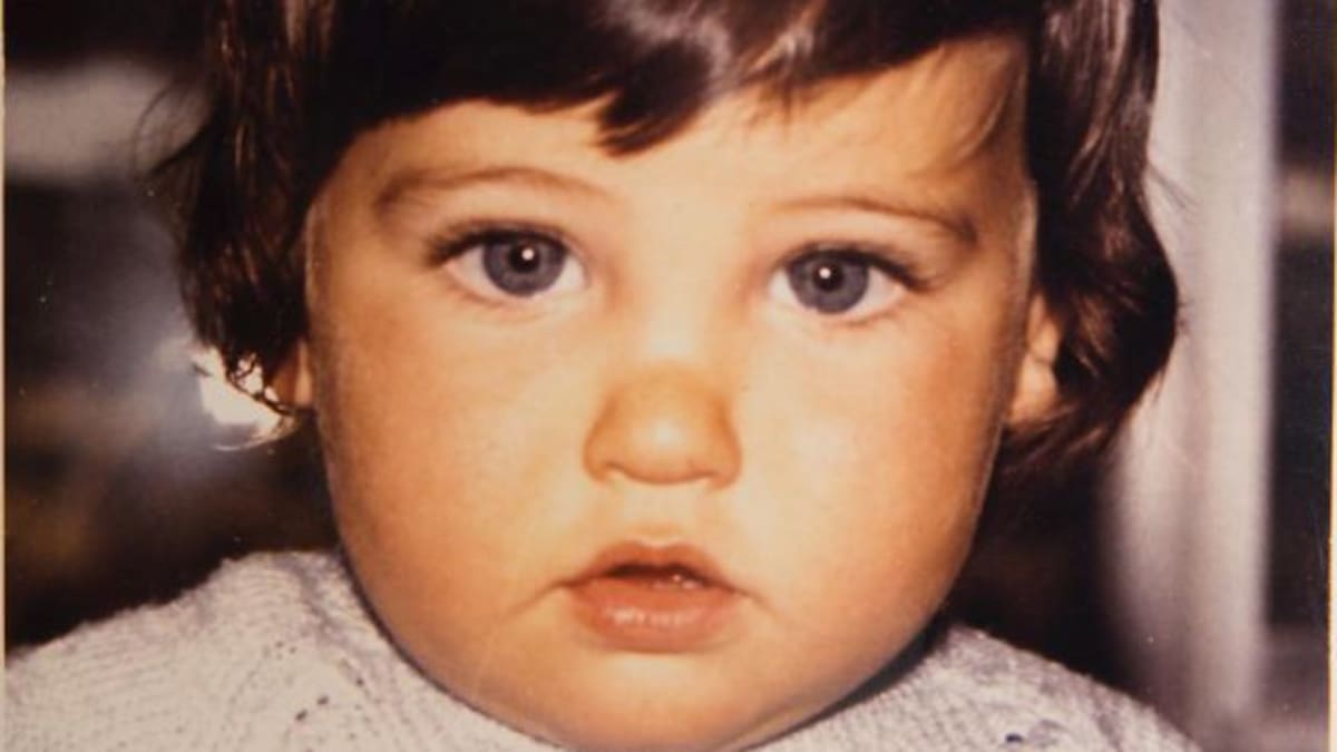 Así era en los años 80 pero, ¿sabrías decir qué cantante es este niño tan mono?