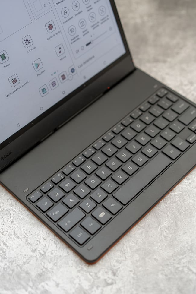 Boox Note Air 5C con teclado