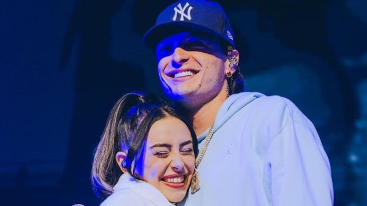 Nicki Nicole demuestra su amor por Peso Pluma en pleno show
