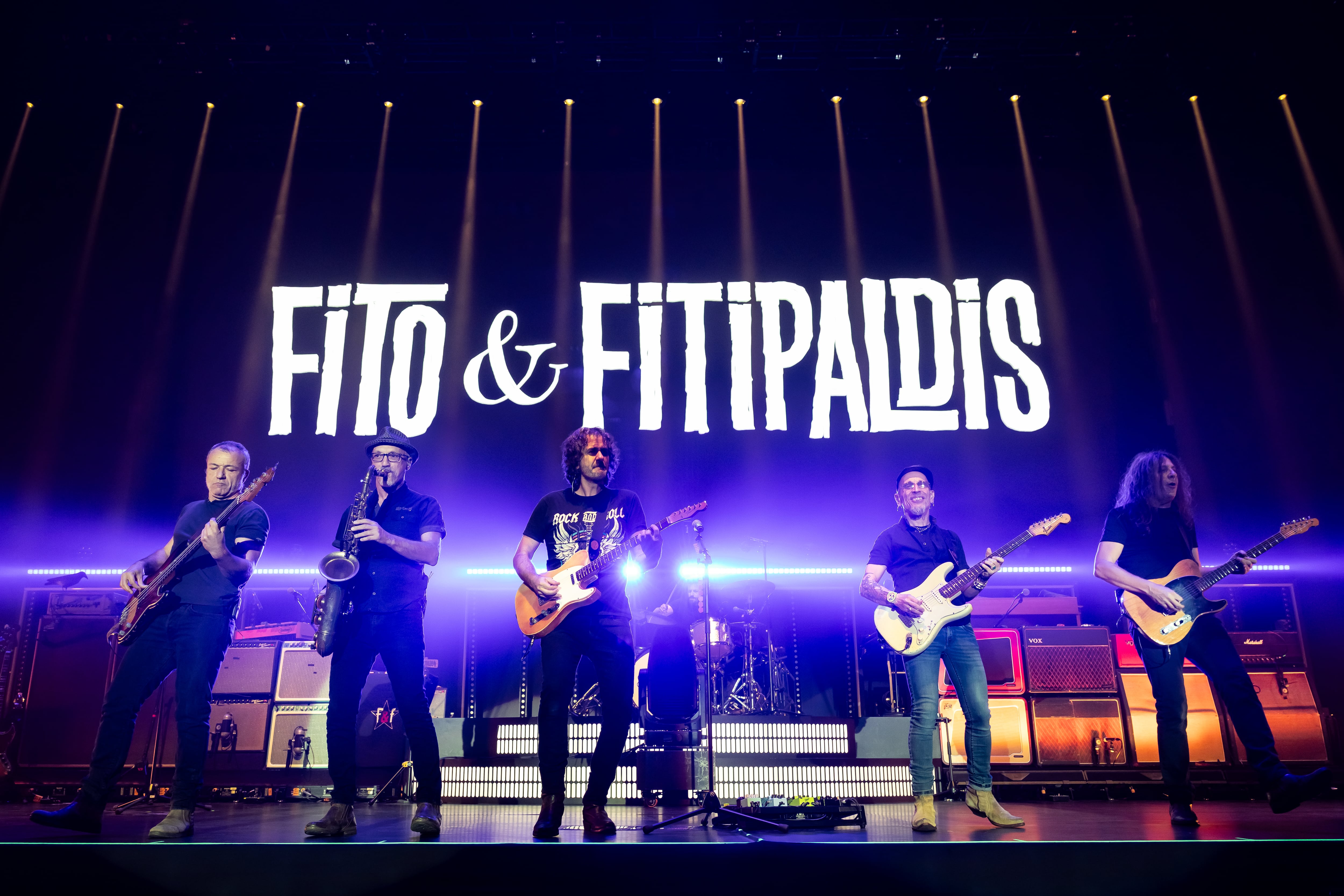 Alejandro Climent, Javier Alzola, Fito Cabrales y Carlos Raya, de Fito & Fitipaldis, en el escenario del Movistar Arena en Madrid el 29 de diciembre de 2025. / Aldara Zarraoa/Redferns