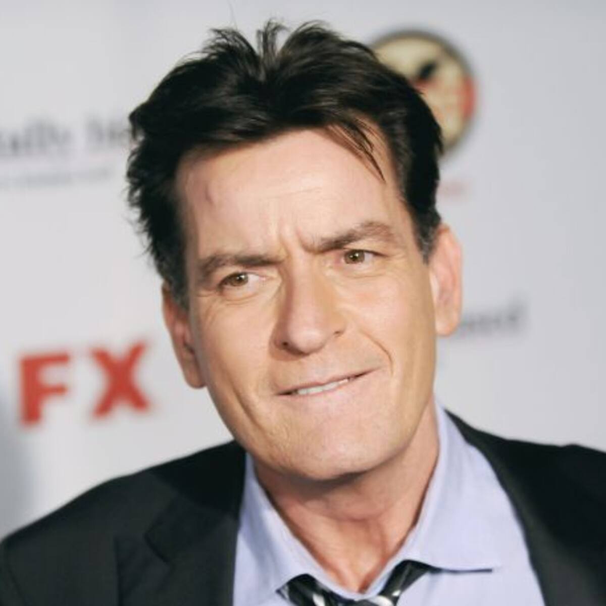 Charlie Sheen anunciará que es portador del virus del sida