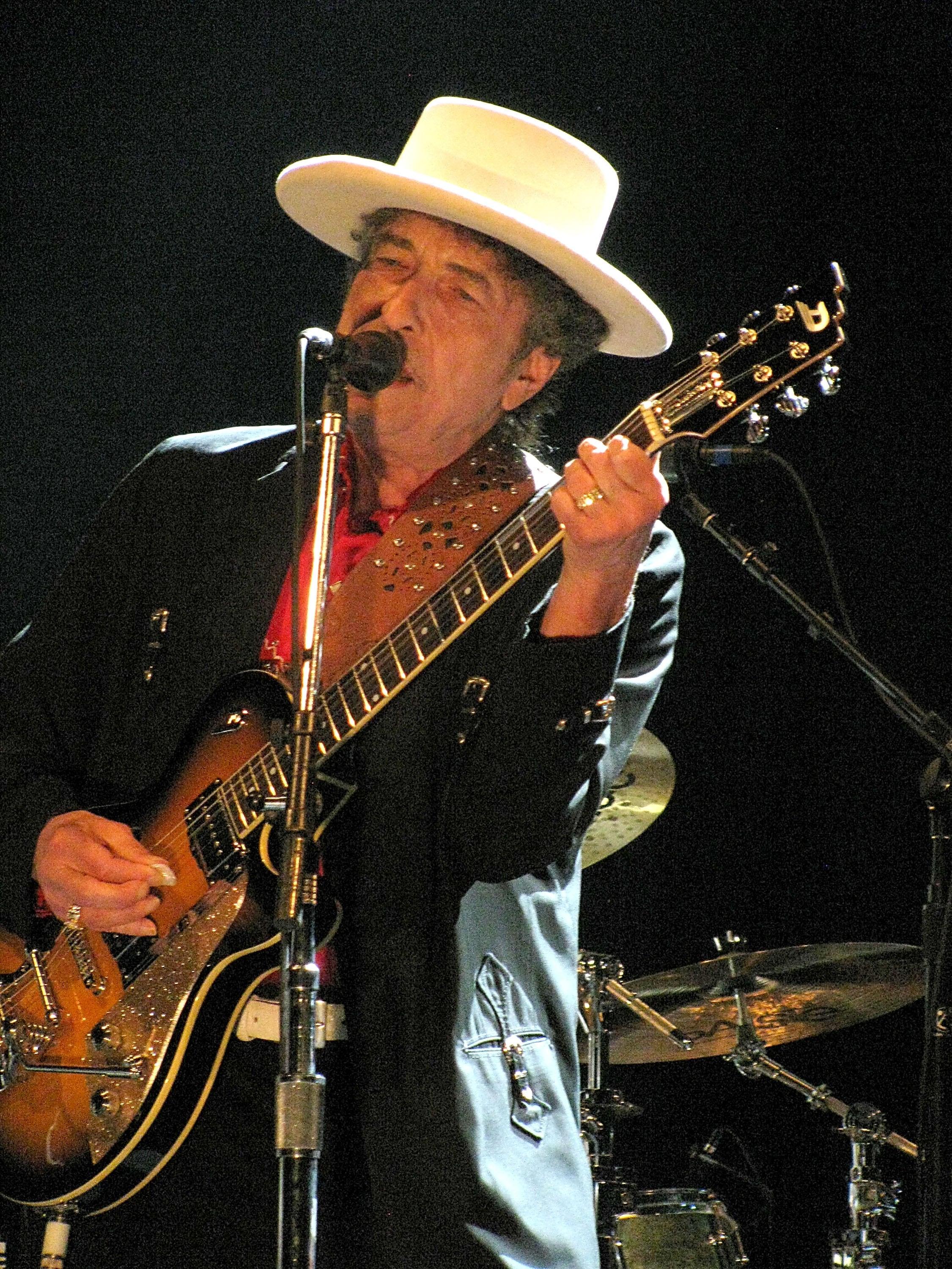 Bob Dylan actuando en The Dell Diamond en 2009