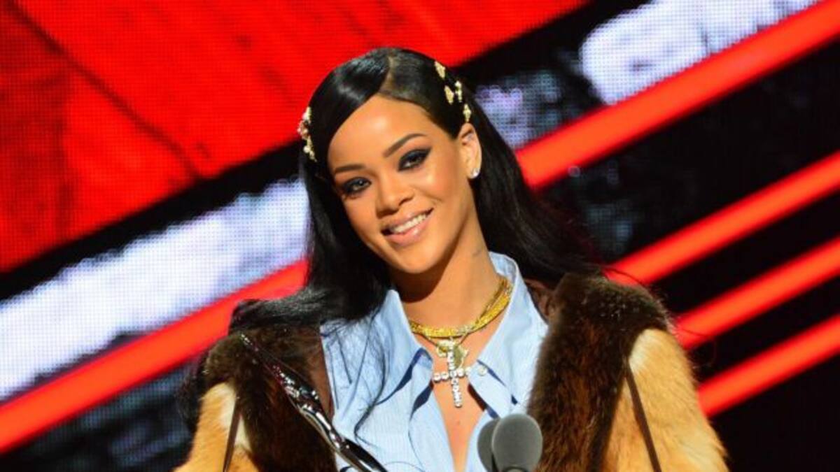 Rihanna sorprende con su nuevo look