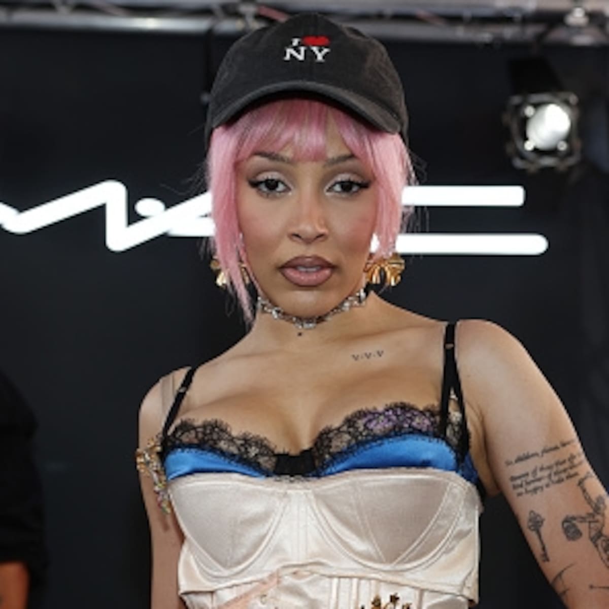 Doja Cat llora desconsoladamente al verse obligada a cancelar su concierto en Primavera Sound 2026 debido a las fuertes lluvias