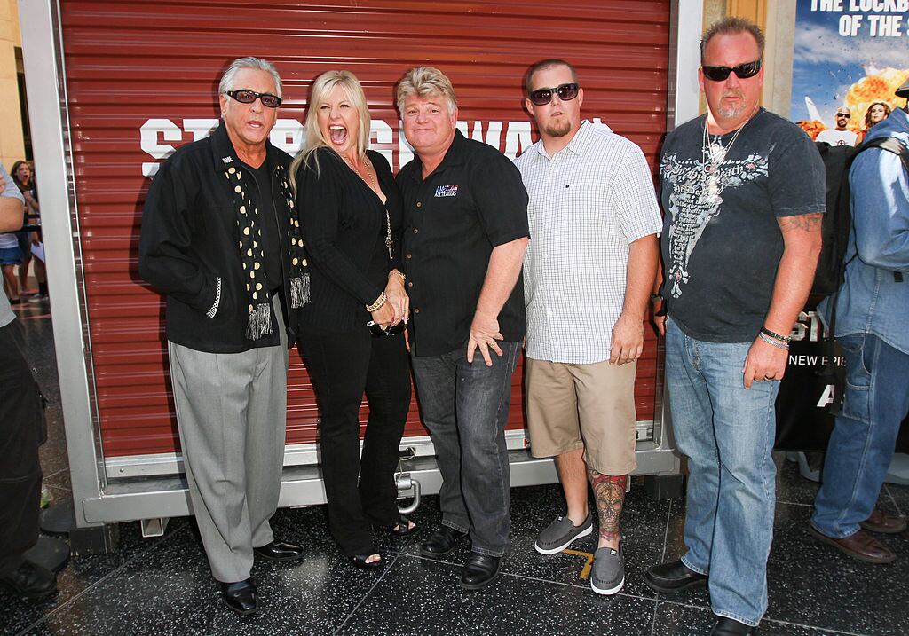 Barry Weiss, Laura Dotson, Dan Dotson, Brandon Sheets y Darrell Sheets, de Storage Wars