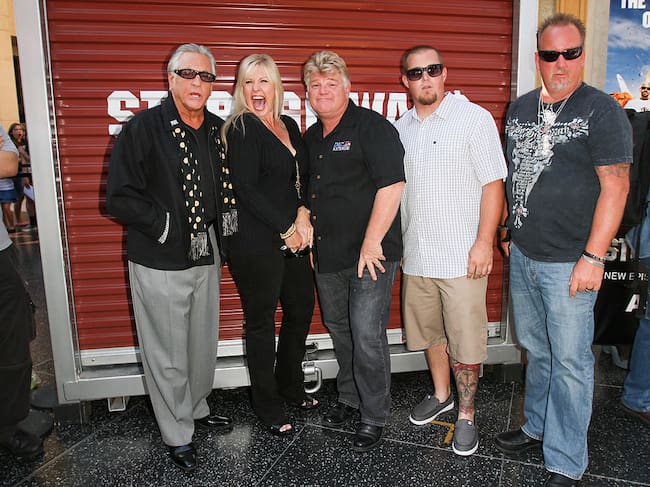Barry Weiss, Laura Dotson, Dan Dotson, Brandon Sheets y Darrell Sheets, de Storage Wars