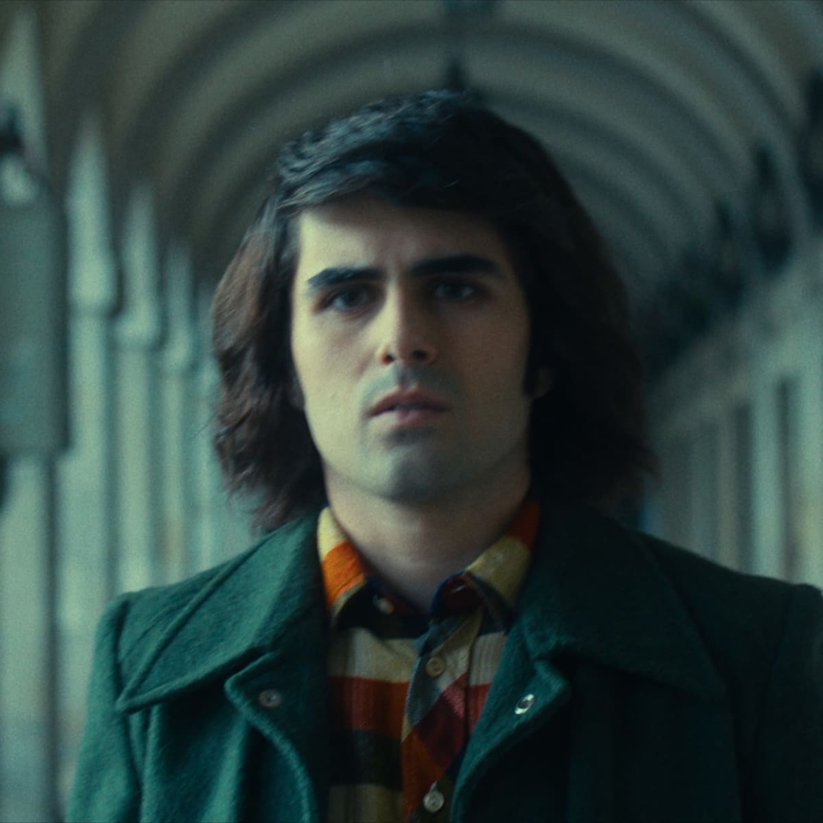 Martin Urrutia empieza la gran historia de amor de 'Kraken: El Libro Negro de las Horas' en este clip exclusivo