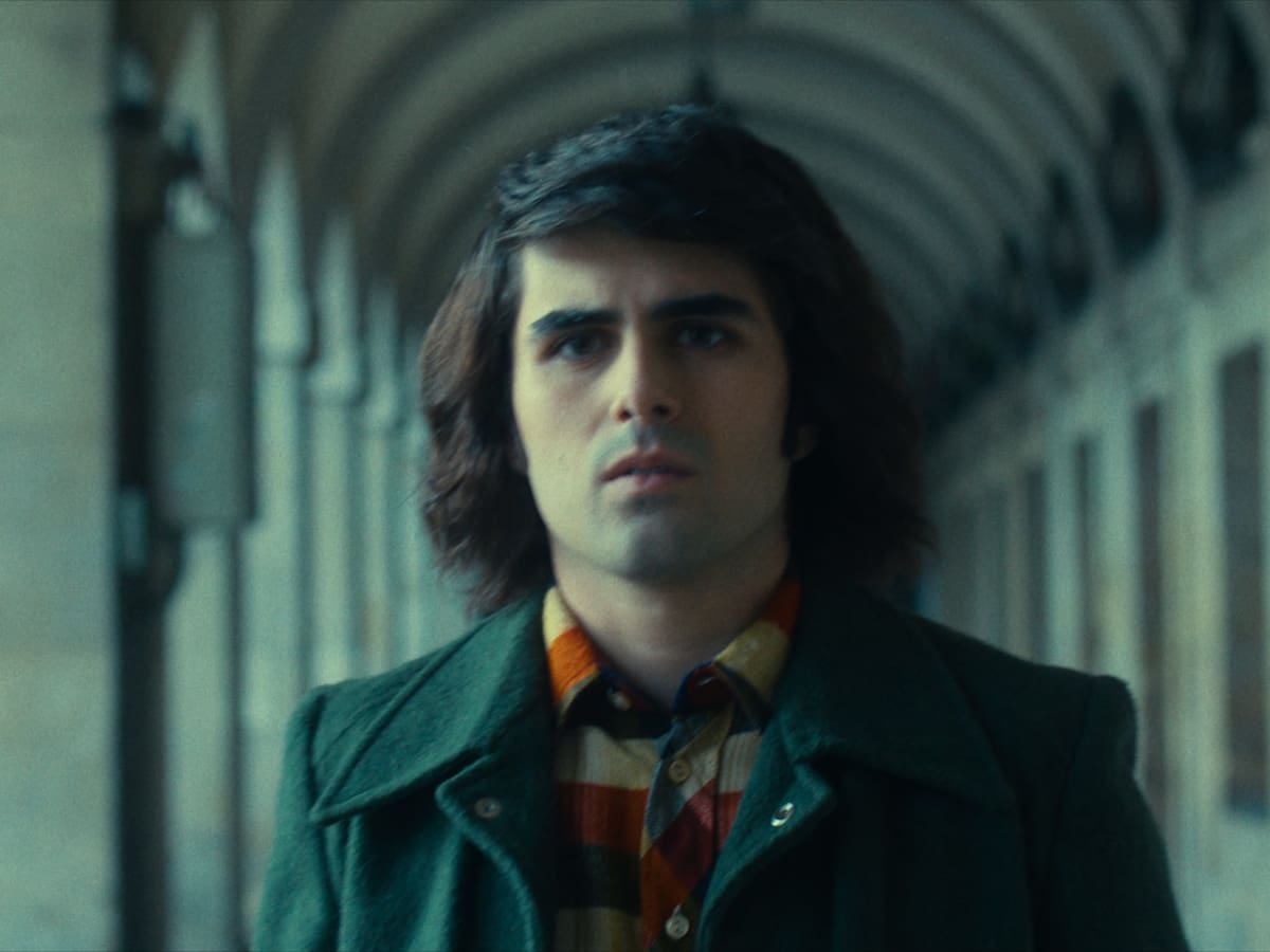 Martin Urrutia empieza la gran historia de amor de 'Kraken: El Libro Negro de las Horas' en este clip exclusivo