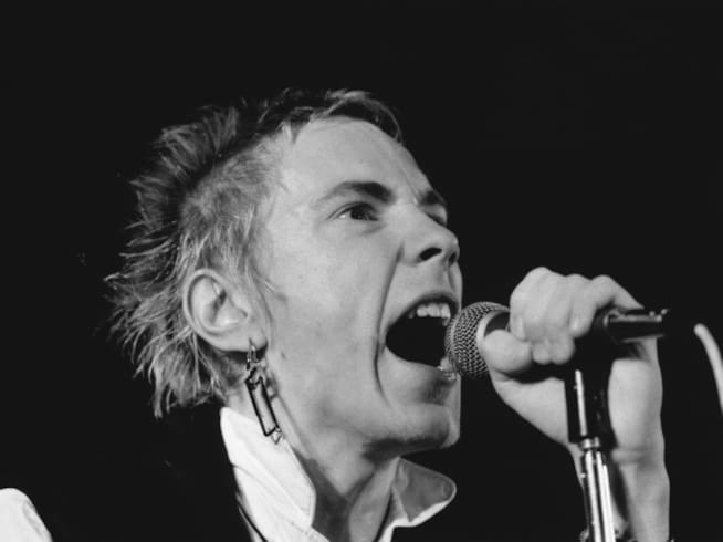Johnny Rotten, vocalista de Sex Pistols, en concierto
