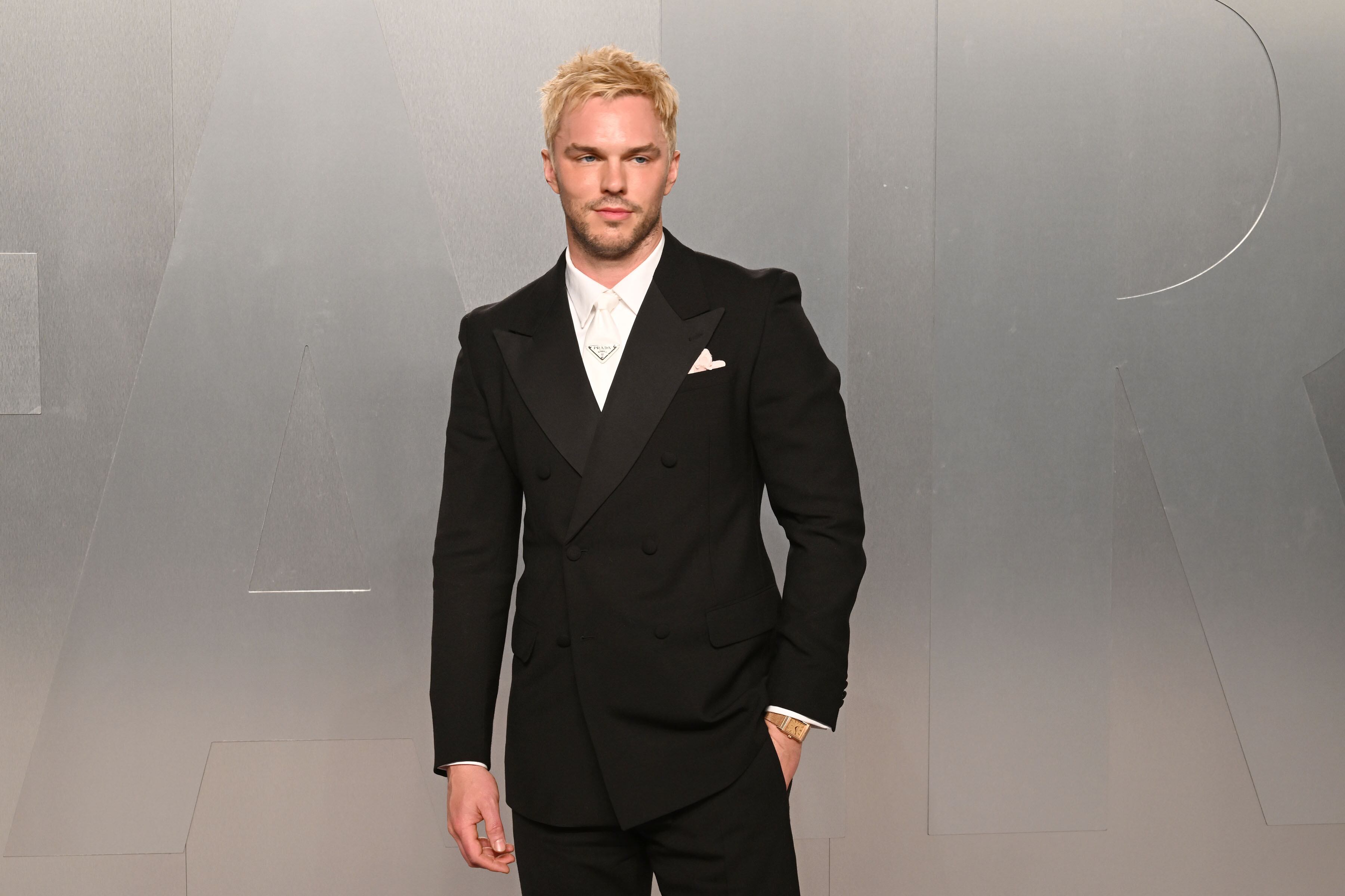 Nicholas Hoult en la fiesta de los Oscars de Vanity Fair