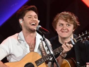 Niall Horan y Lewis Capaldi sorprenden cantando junto a un músico callejero en Dublín