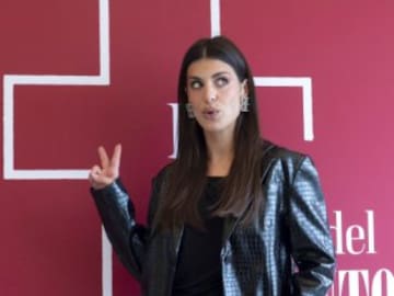 Dulceida conquista con el posado en ropa interior roja con la que piensa dar la bienvenida al nuevo año