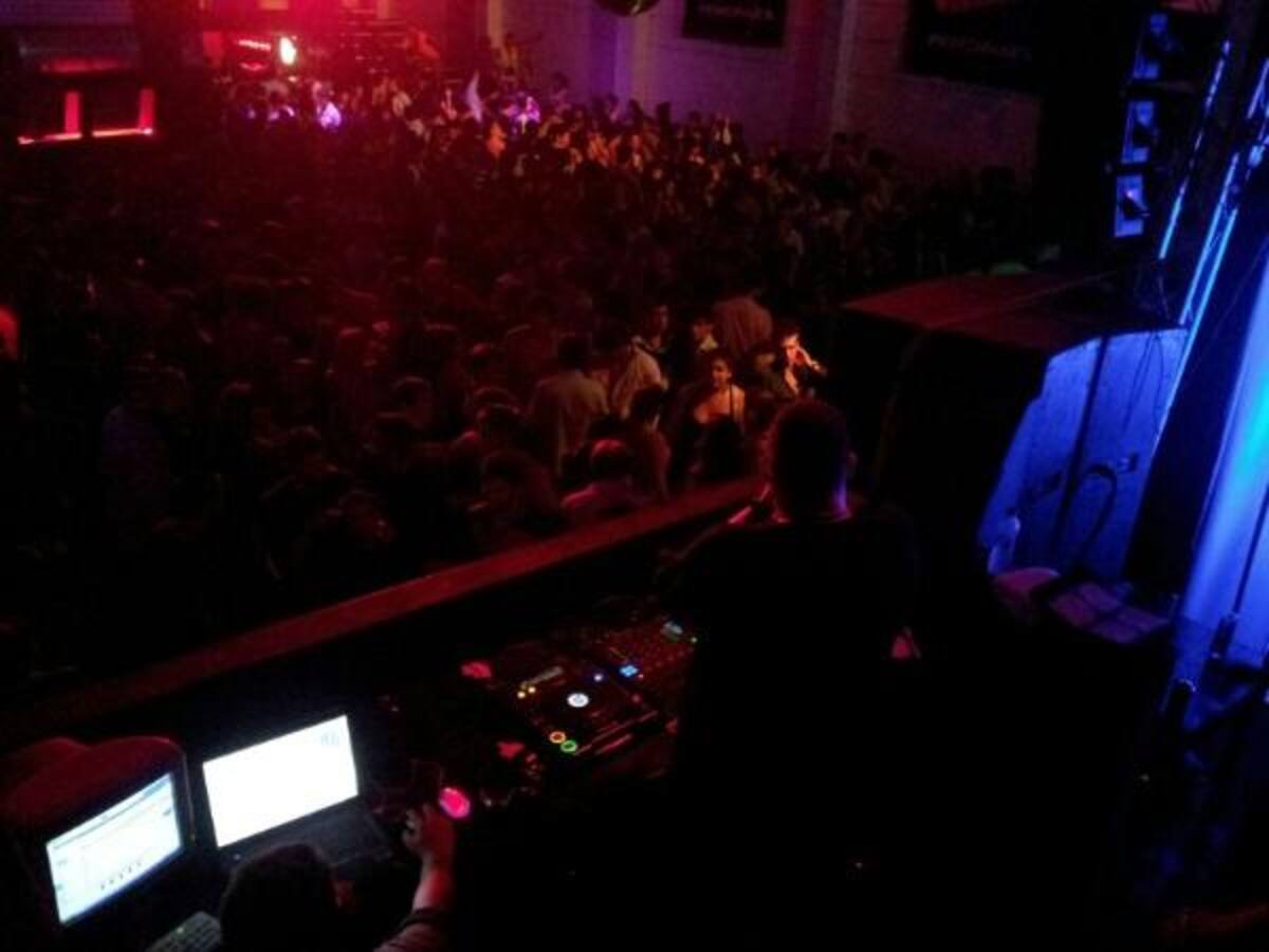 Tainy Loops en The Roxy - Pueblo Límite