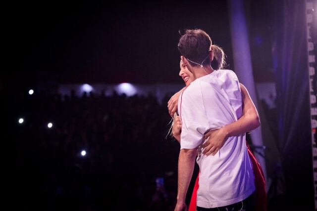 Lola Índigo y Don Patricio, juntos sobre el escenario de LOS40 Summer Live Badajoz.