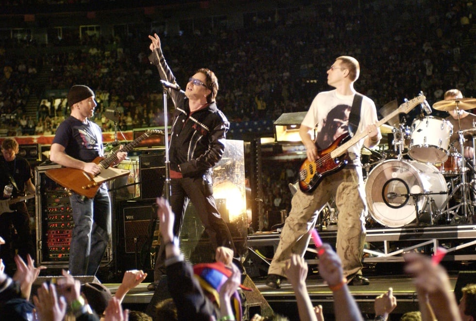 Ladies and gentlemen, U2 en la Super Bowl 2002