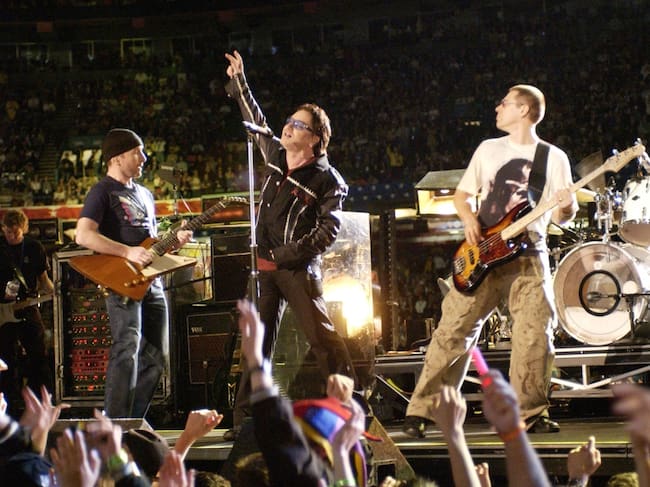 Ladies and gentlemen, U2 en la Super Bowl 2002