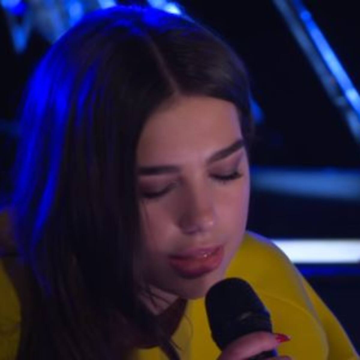 Dua Lipa hizo una nueva versión de un tema de Arctic Monkeys