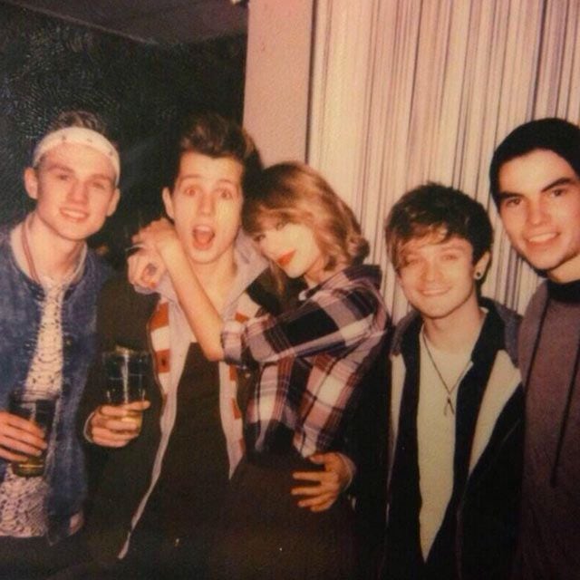 Taylor Swift ha hecho buenas migas con The Vamps.