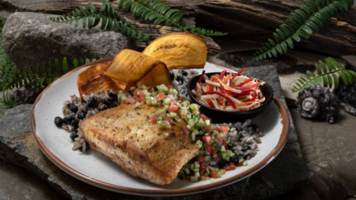 ¿Vas a Universal Studios Hollywood? Podrás probar un menú inspirado en la comida tica en el “Jurassic Café”