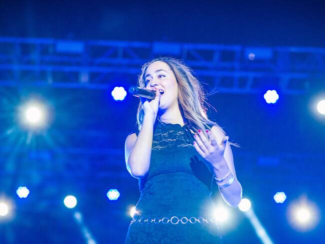 Lu Decker desató una oleada de flashes durante su cover de 'Someone you loved'