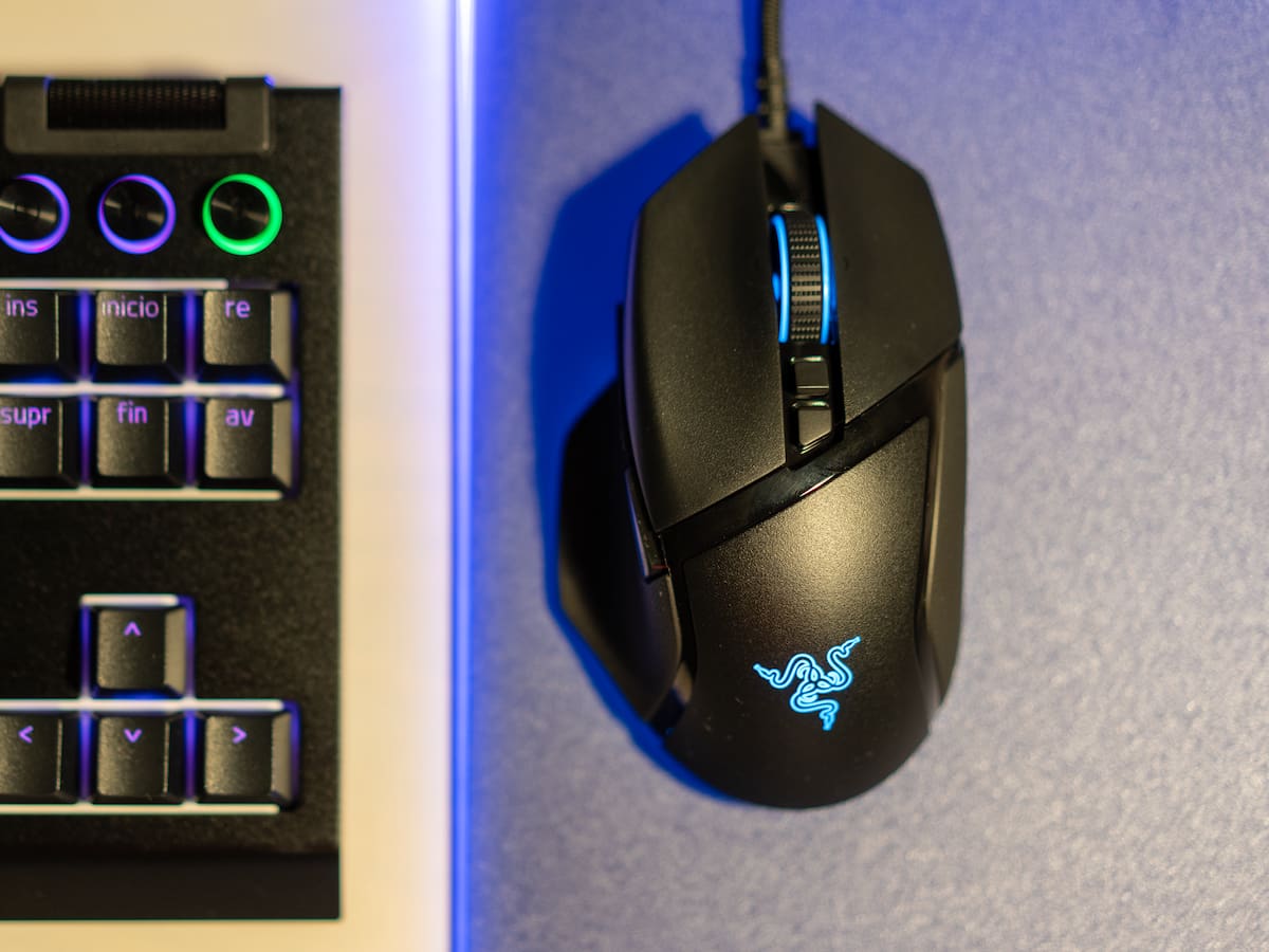 El Razer Basilisk V3 Pro 35K me ha enseñado que gastar dinero en un ratón es gastar dinero en calidad de vida