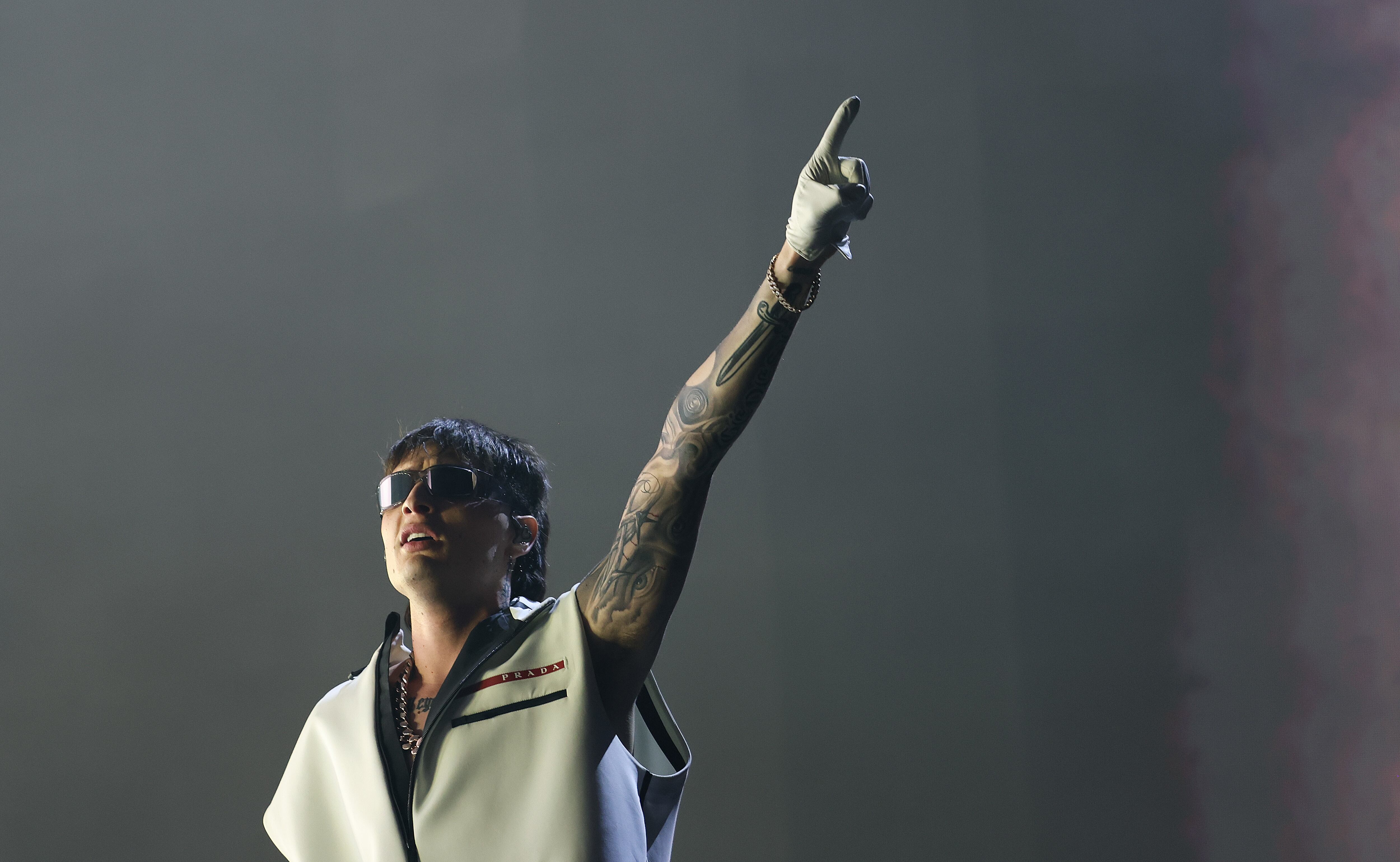 Peso Pluma ya había actuado en el Coachella Festival en Indo (California). Un festival lleno de influencers y celebs que es seguido en el mundo entero. En 2023 estuvo con Becky G el año pasado, pero este 2024 tenía su propio concierto en el escenario principal. Todo un logro para el artista mexicano.