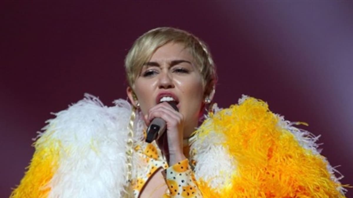 Miley Cyrus debuta con The Twinkle Song