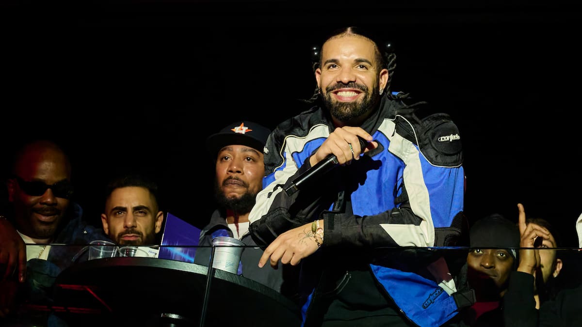 Letra y significado de 'Ahí' la canción de Karol G con la que Drake vuelve a atreverse con el español