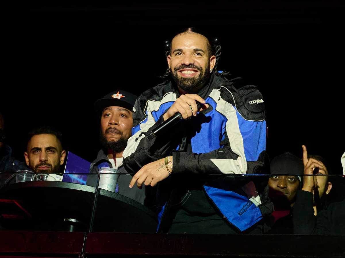 Letra y significado de 'Ahí' la canción de Karol G con la que Drake vuelve a atreverse con el español
