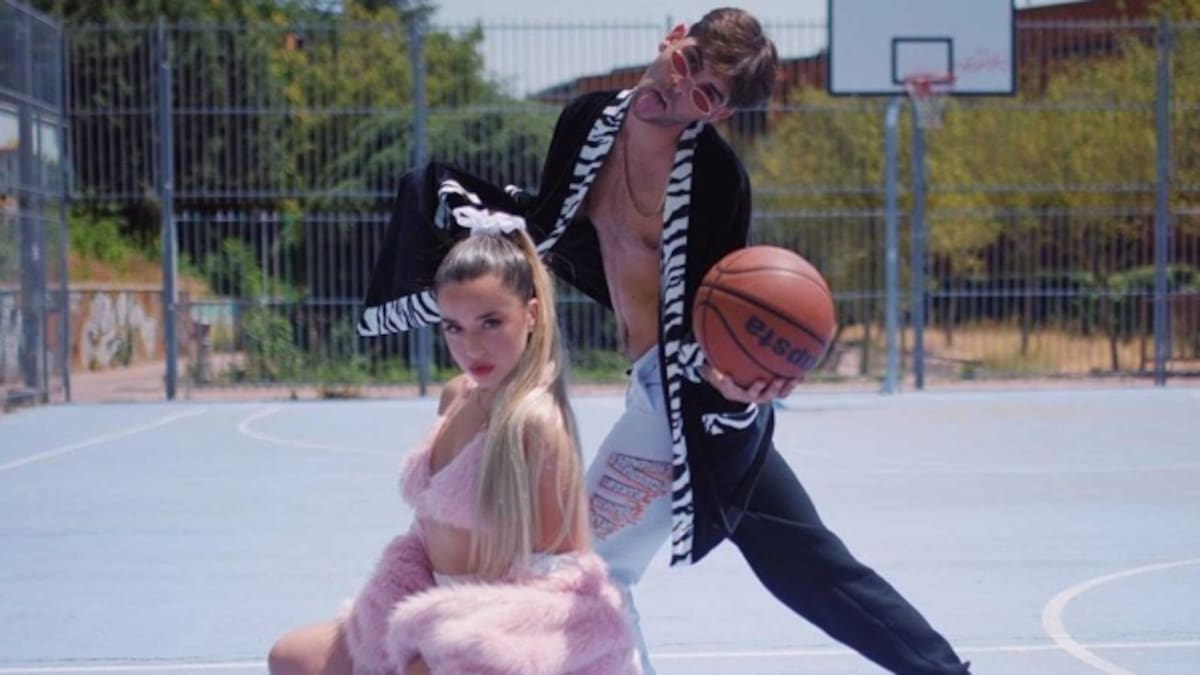 Lola Indigo junto a Don Patricio con "Lola Bunny"
