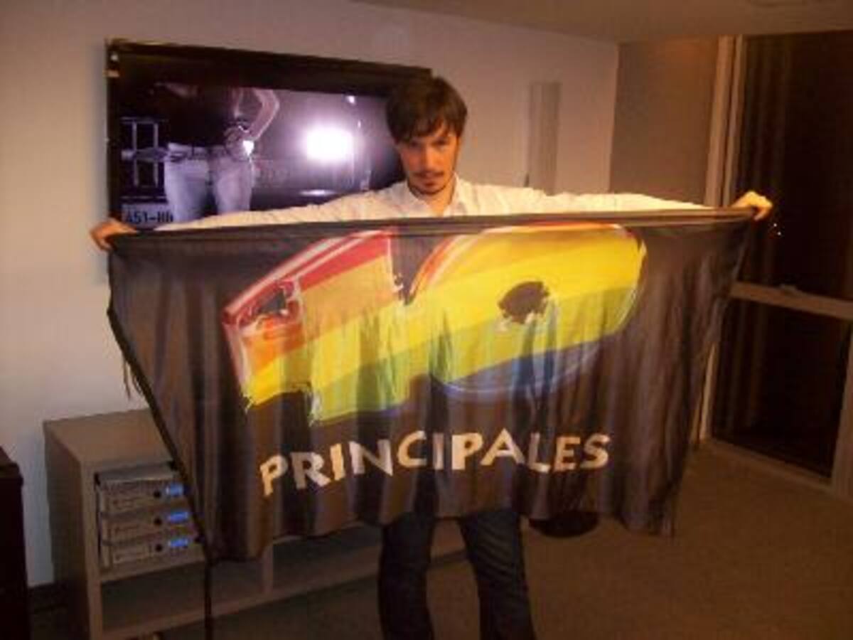 Emma presentó "amor loco" para los oyentes de 40 Principales