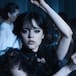 Marina Diamandis se une a la fiebre de Miércoles recreando el baile de Jenna Ortega en la serie