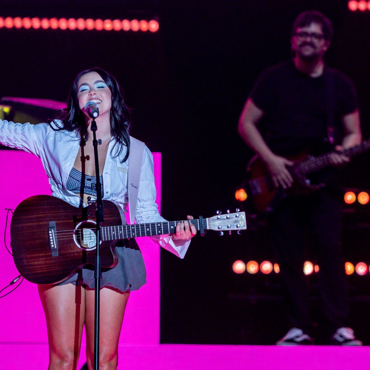 Chiara Oliver regala un meadly de 'Margaritas' y 'Puzzle' en su actuación de LOS40 Primavera Pop 2026