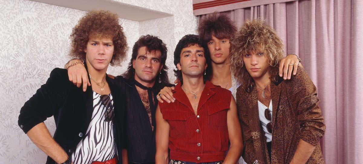 Bon Jovi durante su visita a Japón en 1984.
